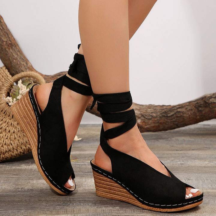 Elegante Schnür-Keilabsatzsandalen mit offener Zehenpartie