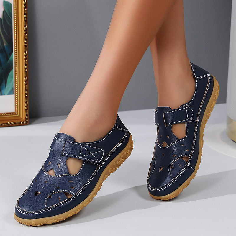 Bequeme Sommerschuhe mit Klettverschluss und Lochmuster