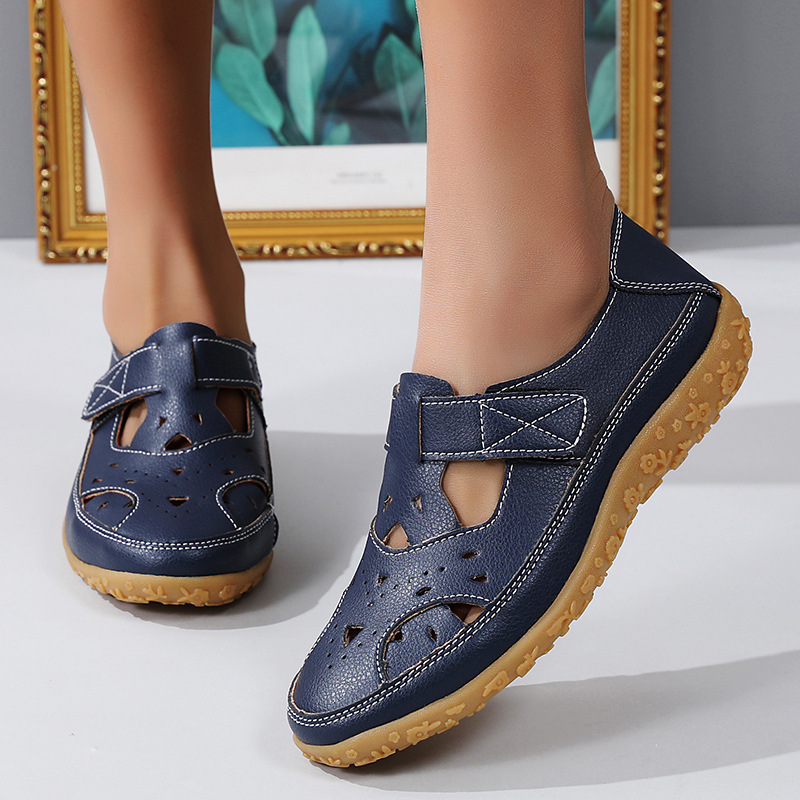 Bequeme Sommerschuhe mit Klettverschluss und Lochmuster